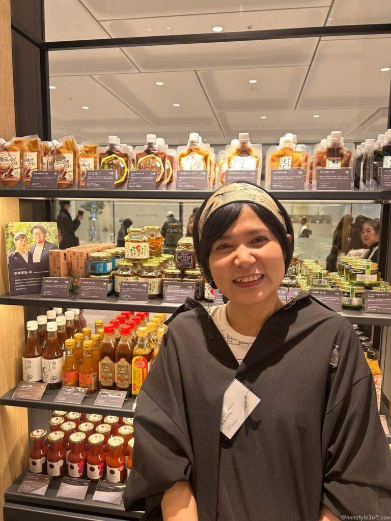 麻布台ヒルズ　だし尾粂にて　調味料のセレクト棚